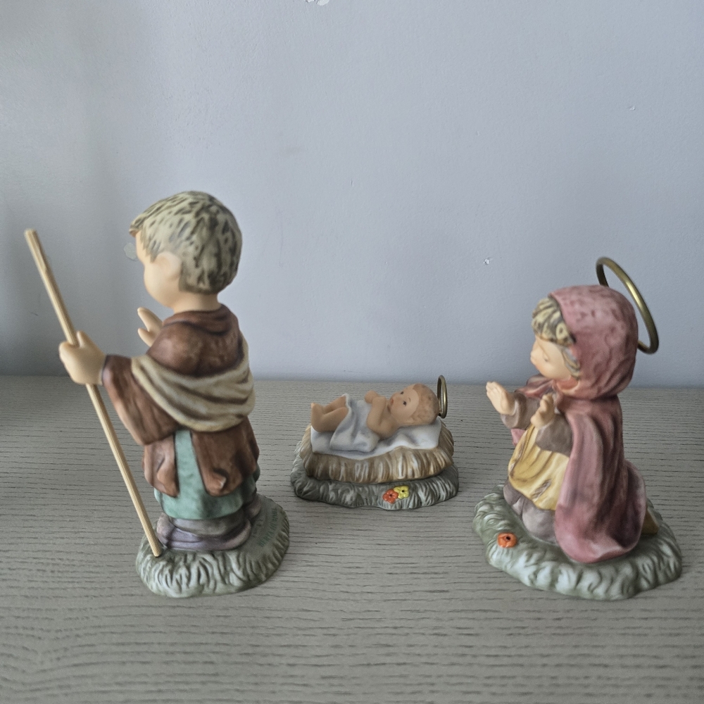 Vintage Berta Hummel Goebel 1996 Nativity - Picture 7 of 16